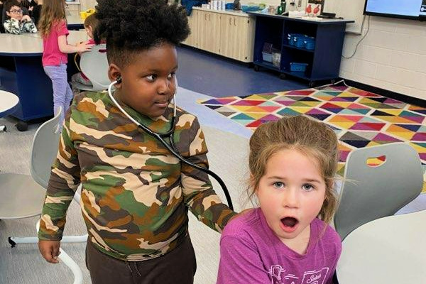 Chase listens to Vivian&rsquo;s heart